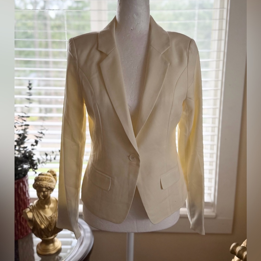 Elegant Cream Women's Blazer